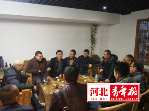 9月20日，由本報《經濟圈》周刊聯(lián)合河北省收藏家協(xié)會根雕專業(yè)委員會及河北物華拍賣行有限公司共同舉辦的“首屆中國根雕收藏品拍賣會”活動將于河北省石家莊市南二環(huán)的古韻文化廣場C座負一層年年榆古典家具會館盛大開幕。從今日起，來自全國多個省市的根雕精品陸續(xù)展出。